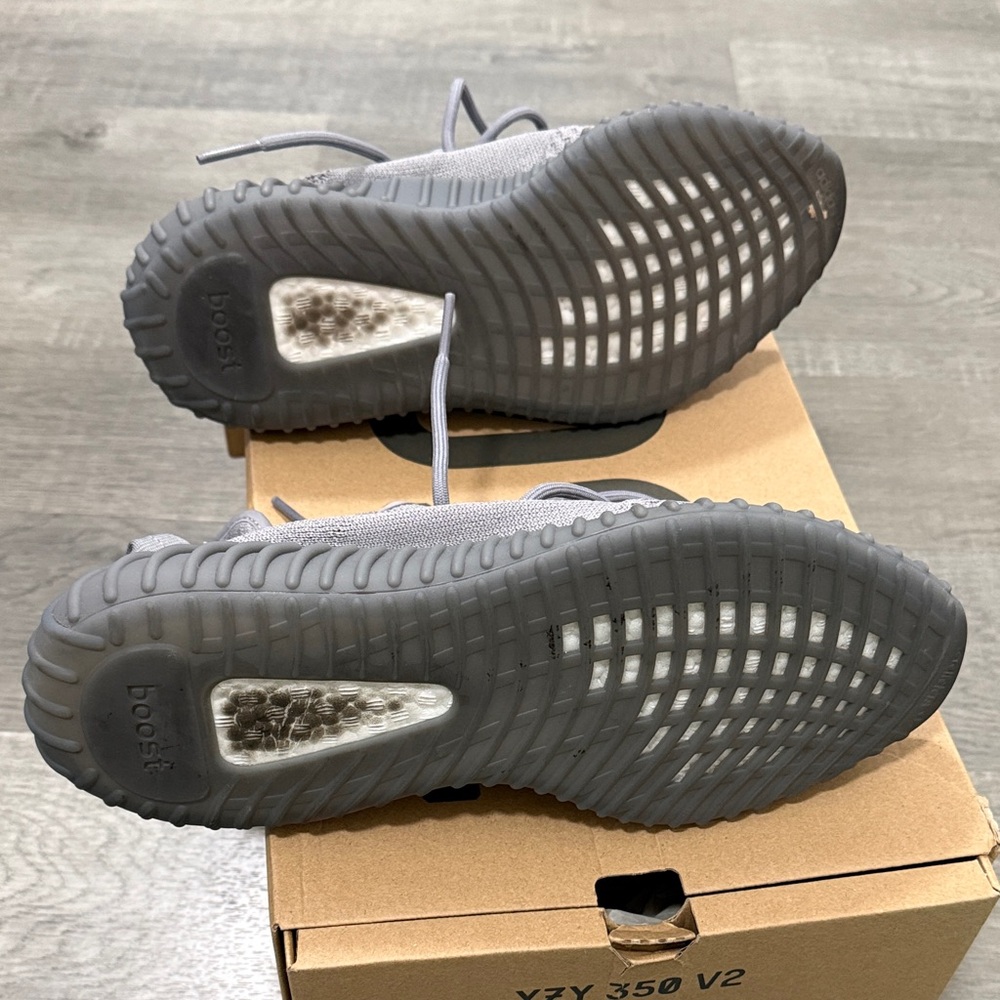 Yeezy boost 350 Gray Sneakers - Picture 6 of 9
